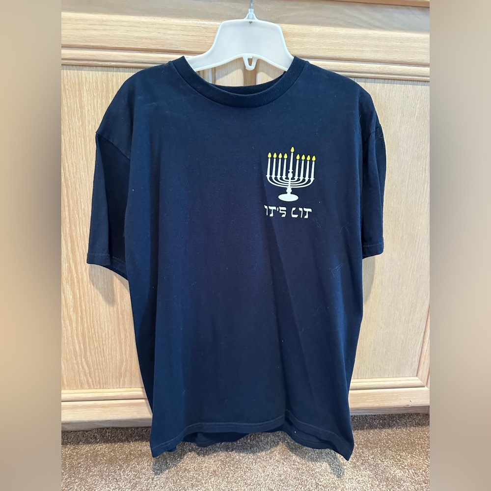 Blue crown Hanukkah T shirt it’s lit, size medium blue